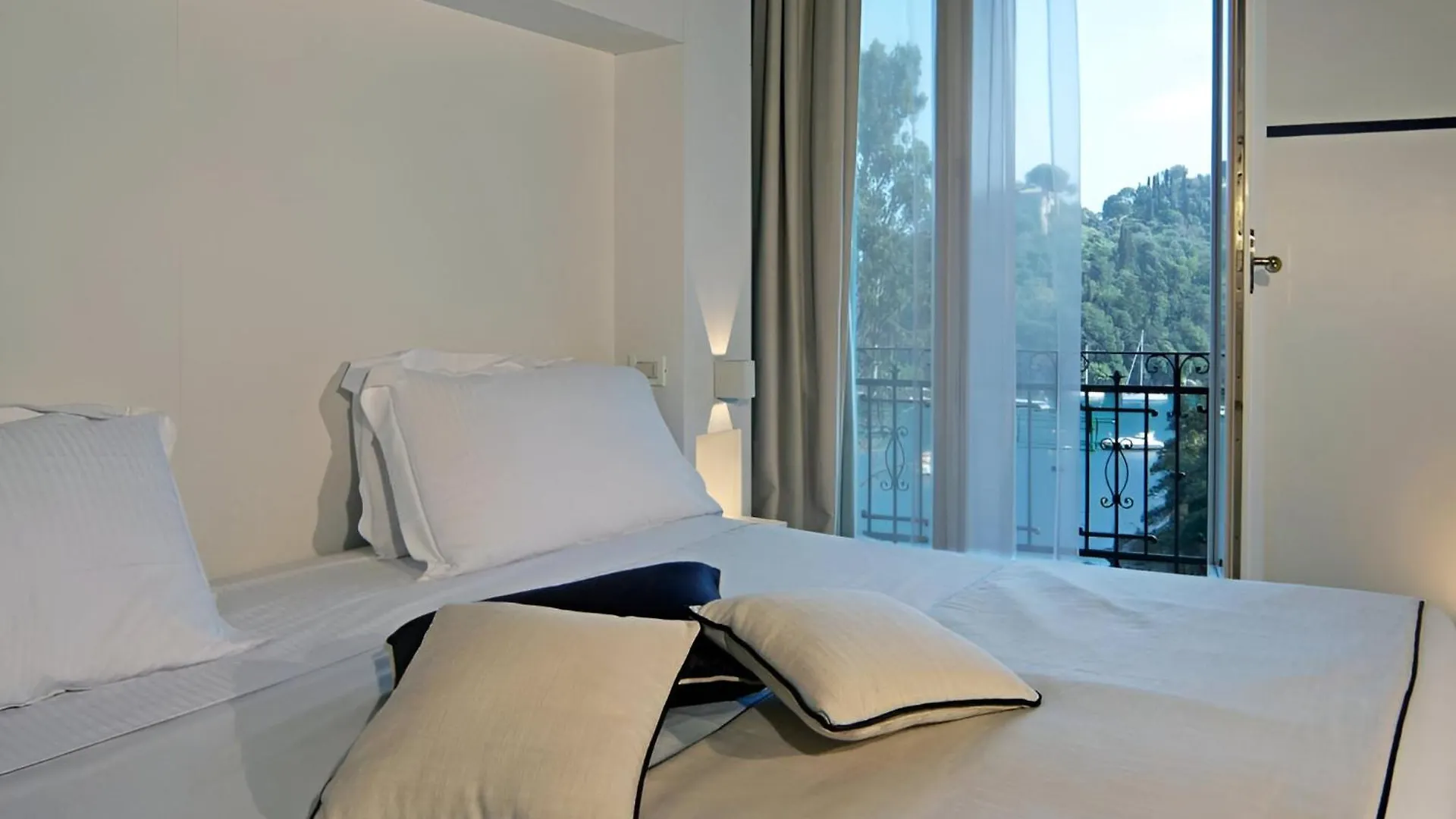 Portofino Deluxe Family Suite - Balcony, Sea View, Private Hotel Beach